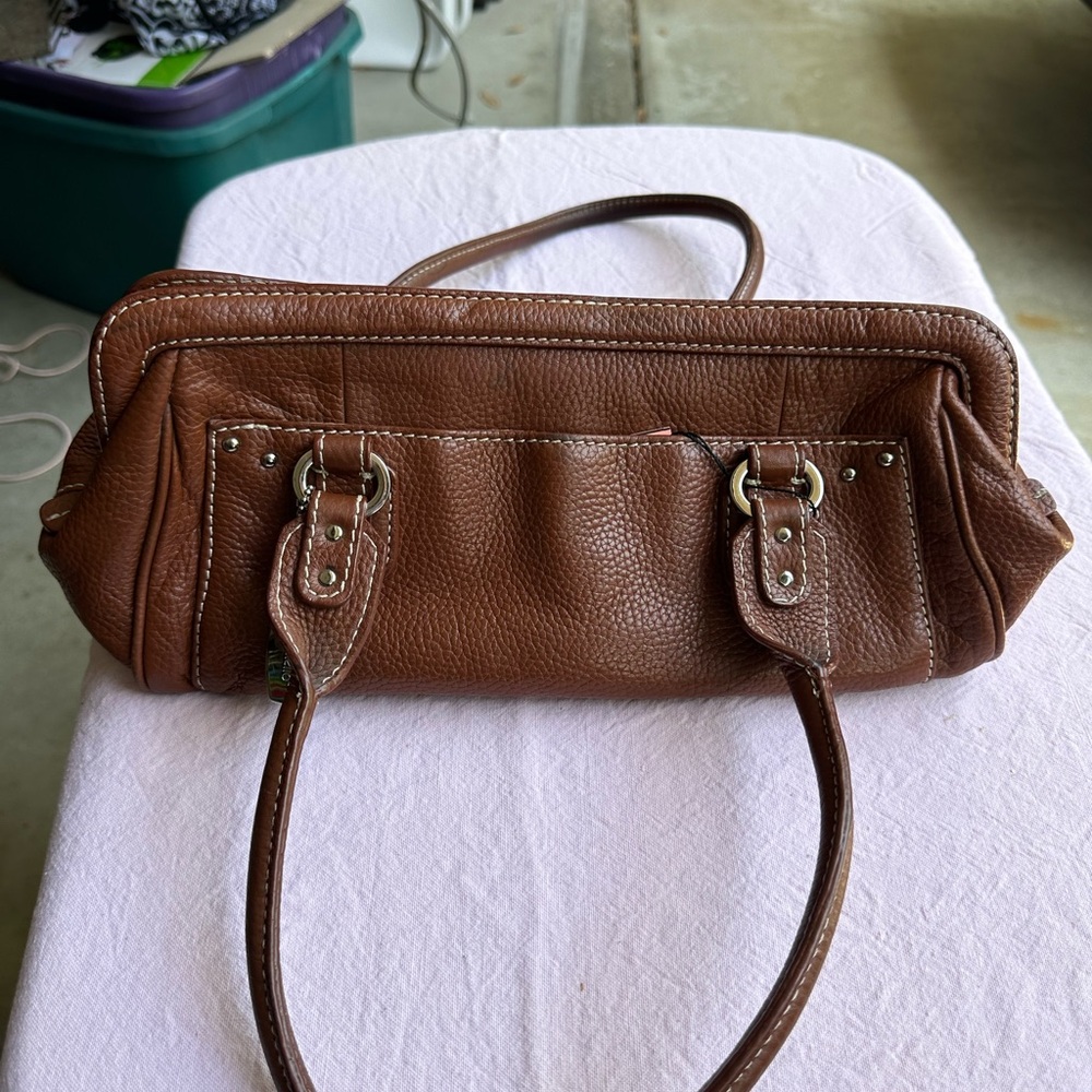 Tignanello Brown Leather Shoulder Bag with Timeless Design